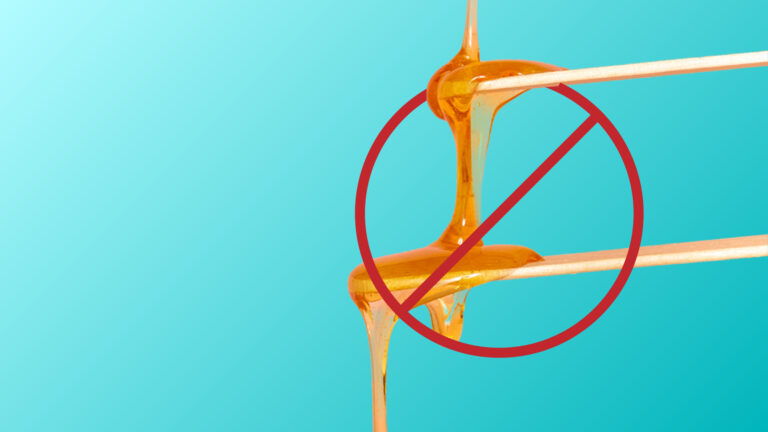 Saiba por que se depilar com cera é jogar seu dinheiro fora